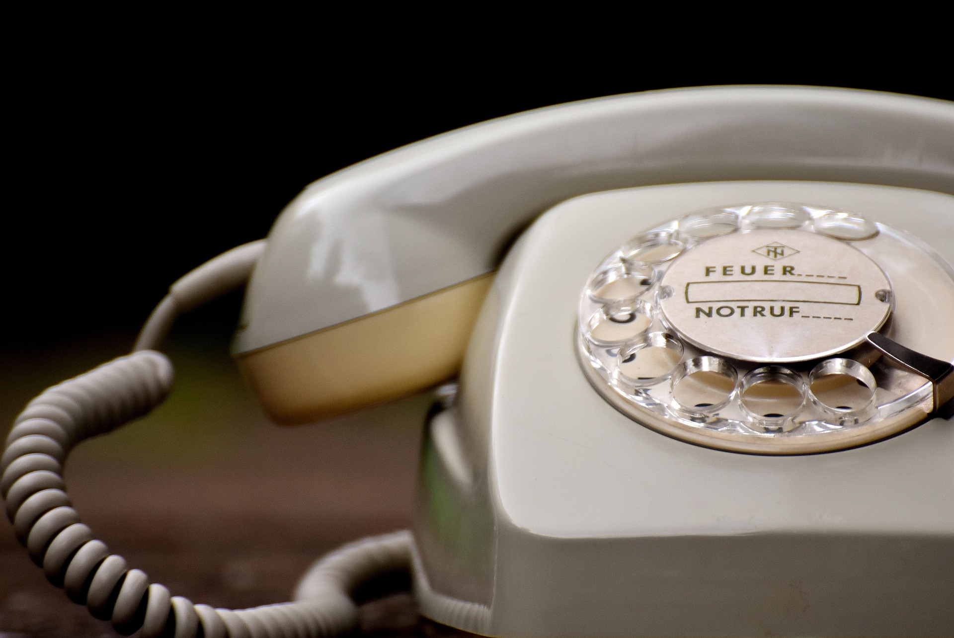 Kostenlose Hotline für kleine Holz- und Metallbetriebe