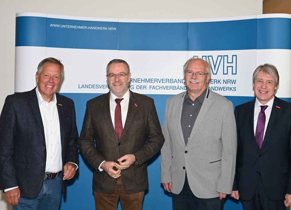 v.l.n.r.: Rüdiger Otto (Präsident UVH NRW), Jörg Dittrich (ZDH-Präsident), Jörg von Polheim (Vizepräsident UVH NRW), Dr. Frank Wackers (Hauptgeschäftsführer UVH NRW).