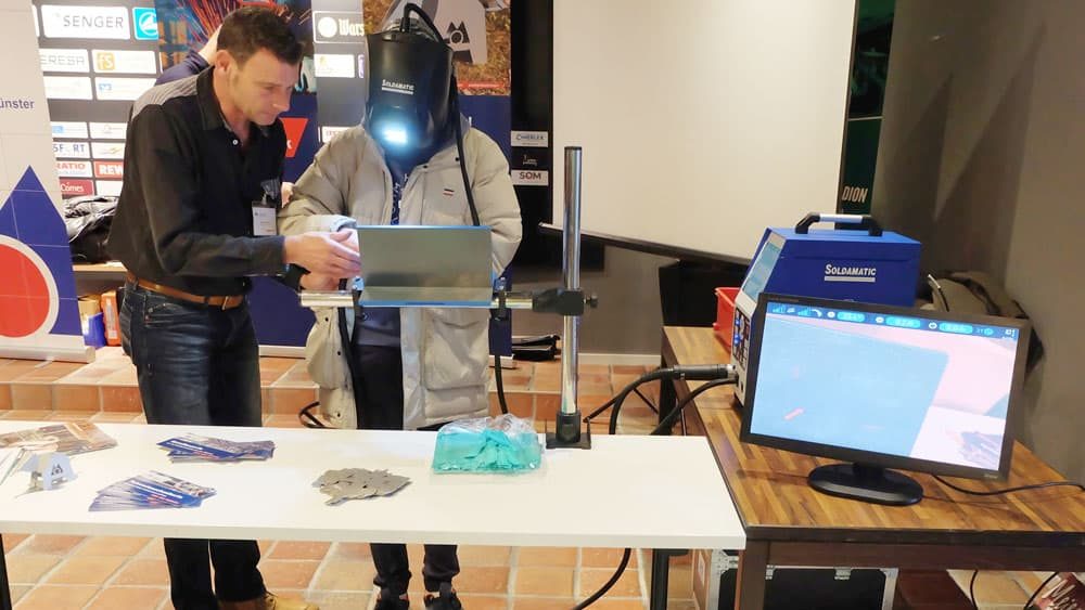 Münster Auch hier ein Publikumsmagnet: virtueller Schweisstrainer und analoge Falt-Elefanten.